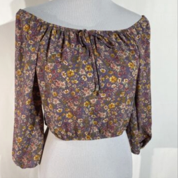 NWT Floral half sleeve crop size M - Picture 3 of 8
